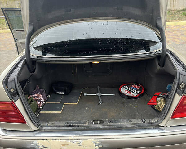 Бежевий Мерседес Е-Клас, об'ємом двигуна 3.2 л та пробігом 414 тис. км за 4200 $, фото 17 на Automoto.ua