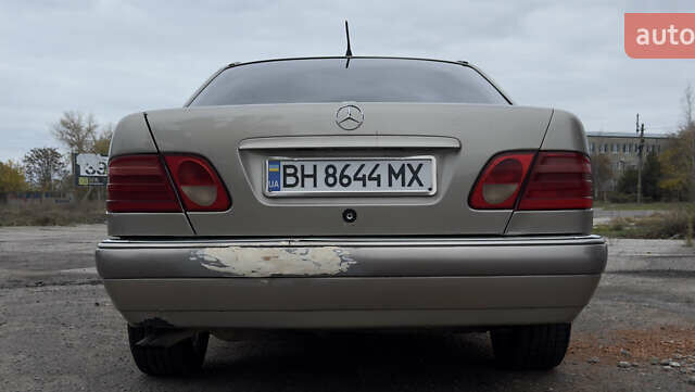 Бежевий Мерседес Е-Клас, об'ємом двигуна 3.2 л та пробігом 414 тис. км за 4200 $, фото 10 на Automoto.ua