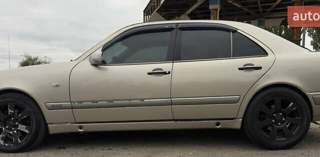 Бежевий Мерседес Е-Клас, об'ємом двигуна 3.2 л та пробігом 414 тис. км за 4200 $, фото 6 на Automoto.ua