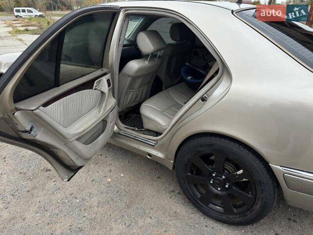 Бежевий Мерседес Е-Клас, об'ємом двигуна 3.2 л та пробігом 414 тис. км за 4200 $, фото 9 на Automoto.ua