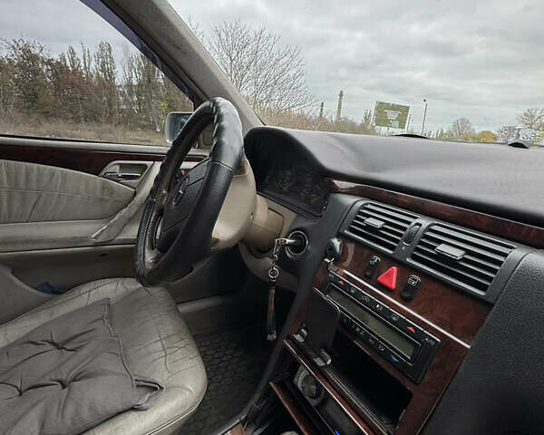 Бежевий Мерседес Е-Клас, об'ємом двигуна 3.2 л та пробігом 414 тис. км за 4200 $, фото 19 на Automoto.ua