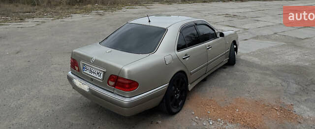 Бежевий Мерседес Е-Клас, об'ємом двигуна 3.2 л та пробігом 414 тис. км за 4200 $, фото 5 на Automoto.ua