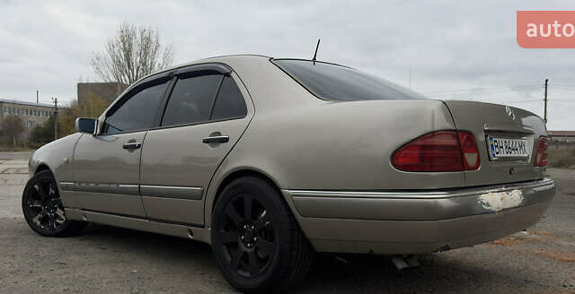 Бежевий Мерседес Е-Клас, об'ємом двигуна 3.2 л та пробігом 414 тис. км за 4200 $, фото 8 на Automoto.ua