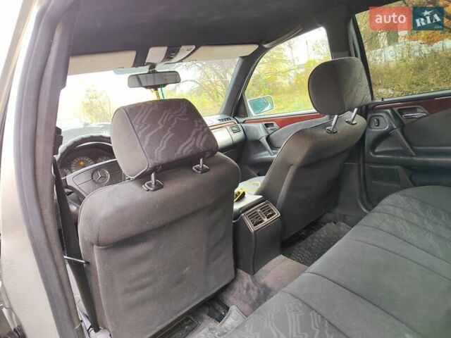 Бежевий Мерседес Е-Клас, об'ємом двигуна 2.2 л та пробігом 446 тис. км за 1500 $, фото 11 на Automoto.ua