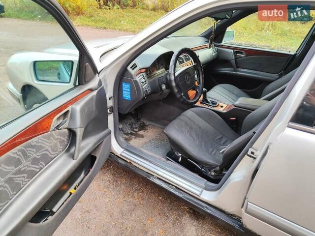 Бежевий Мерседес Е-Клас, об'ємом двигуна 2.2 л та пробігом 446 тис. км за 1500 $, фото 7 на Automoto.ua