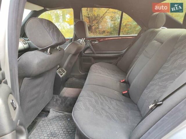 Бежевий Мерседес Е-Клас, об'ємом двигуна 2.2 л та пробігом 446 тис. км за 1500 $, фото 10 на Automoto.ua