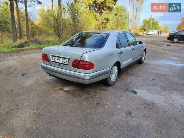 Бежевий Мерседес Е-Клас, об'ємом двигуна 2.2 л та пробігом 446 тис. км за 1500 $, фото 2 на Automoto.ua