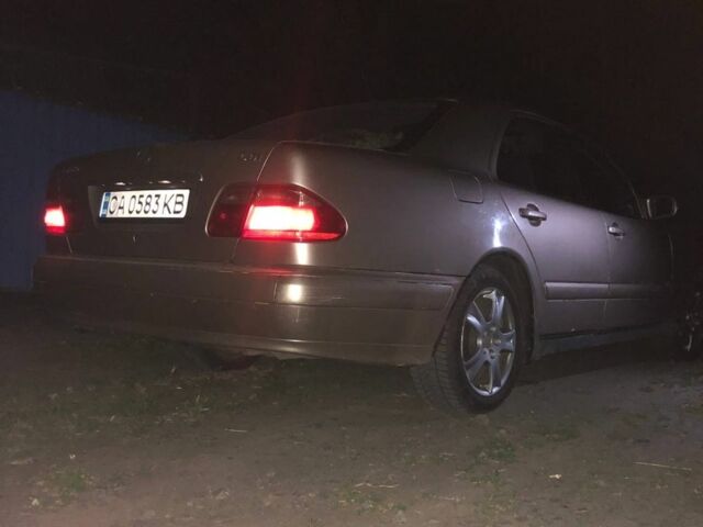 Мерседес Е-Класс 1999 в Умани на Automoto.ua Бежевый Мерседес Е-Класс, объемом двигателя 2.1 л и пробегом 3 тыс. км за 3100 $, фото 4 на Automoto.ua