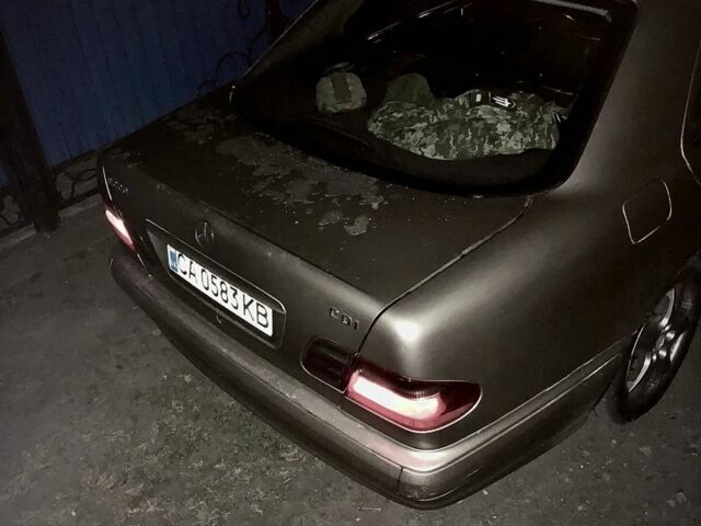 Мерседес Е-Класс 1999 в Умани на Automoto.ua Бежевый Мерседес Е-Класс, объемом двигателя 2.1 л и пробегом 3 тыс. км за 3100 $, фото 2 на Automoto.ua