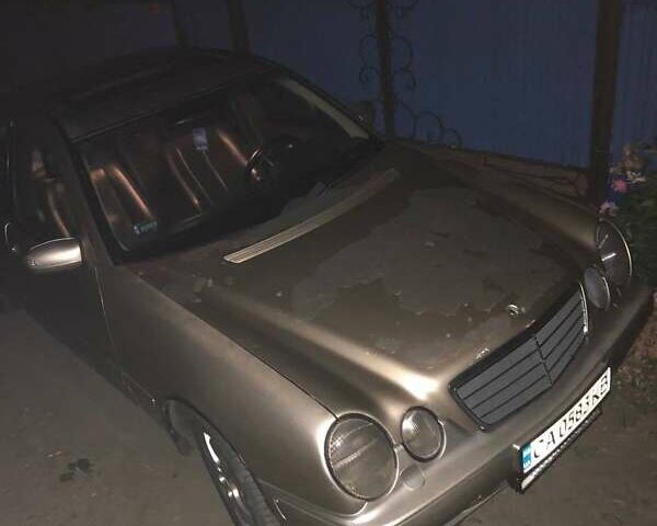 Мерседес Е-Класс 1999 в Умани на Automoto.ua Бежевый Мерседес Е-Класс, объемом двигателя 2.1 л и пробегом 270 тыс. км за 3100 $, фото 2 на Automoto.ua