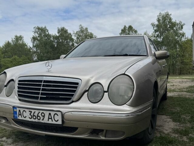 Бежевий Мерседес Е-Клас, об'ємом двигуна 3.2 л та пробігом 320 тис. км за 2299 $, фото 3 на Automoto.ua