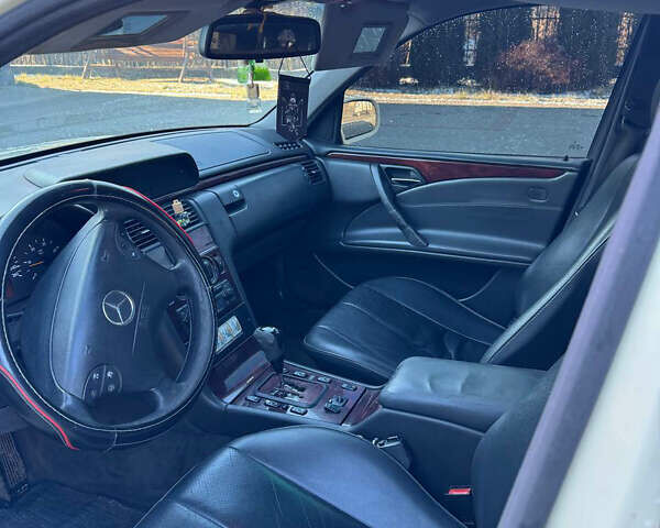 Бежевый Мерседес Е-Класс, объемом двигателя 2.15 л и пробегом 40 тыс. км за 3500 $, фото 4 на Automoto.ua