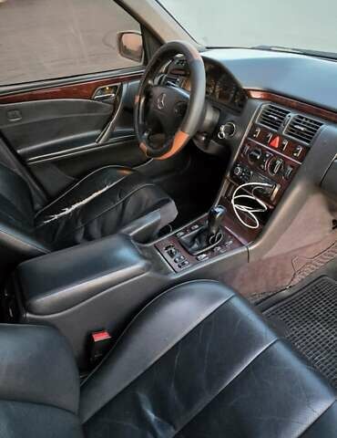 Бежевий Мерседес Е-Клас, об'ємом двигуна 2.2 л та пробігом 350 тис. км за 4000 $, фото 12 на Automoto.ua