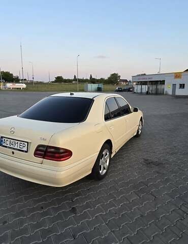 Бежевий Мерседес Е-Клас, об'ємом двигуна 2.2 л та пробігом 350 тис. км за 4000 $, фото 7 на Automoto.ua