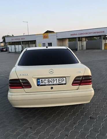 Бежевий Мерседес Е-Клас, об'ємом двигуна 2.2 л та пробігом 350 тис. км за 4000 $, фото 4 на Automoto.ua