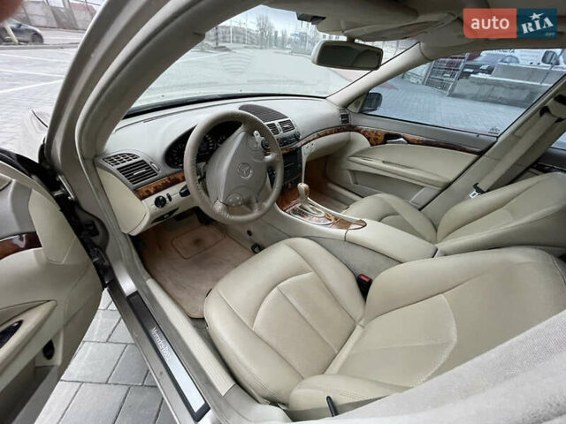 Бежевий Мерседес Е-Клас, об'ємом двигуна 2.6 л та пробігом 295 тис. км за 6200 $, фото 1 на Automoto.ua