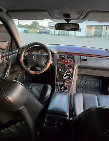 Бежевий Мерседес Е-Клас, об'ємом двигуна 2.2 л та пробігом 350 тис. км за 4000 $, фото 10 на Automoto.ua