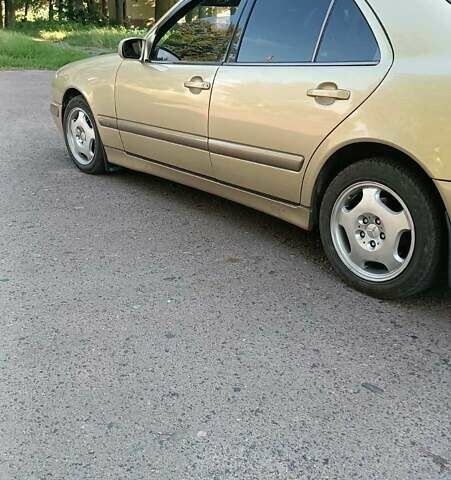 Бежевый Мерседес Е-Класс, объемом двигателя 2.1 л и пробегом 570 тыс. км за 4850 $, фото 7 на Automoto.ua