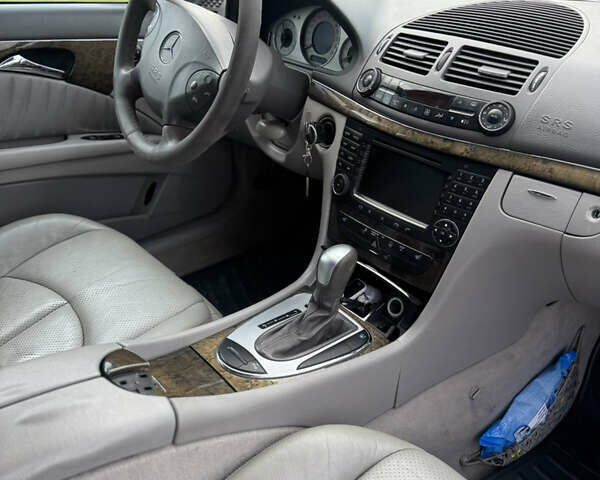 Мерседес Е-Клас 2003 у Вижнице на Automoto.ua Бежевий Мерседес Е-Клас, об'ємом двигуна 2.69 л та пробігом 430 тис. км за 6800 $, фото 11 на Automoto.ua