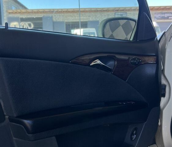 Бежевый Мерседес Е-Класс, объемом двигателя 0 л и пробегом 300 тыс. км за 2650 $, фото 8 на Automoto.ua