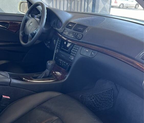 Бежевый Мерседес Е-Класс, объемом двигателя 0 л и пробегом 300 тыс. км за 2650 $, фото 6 на Automoto.ua