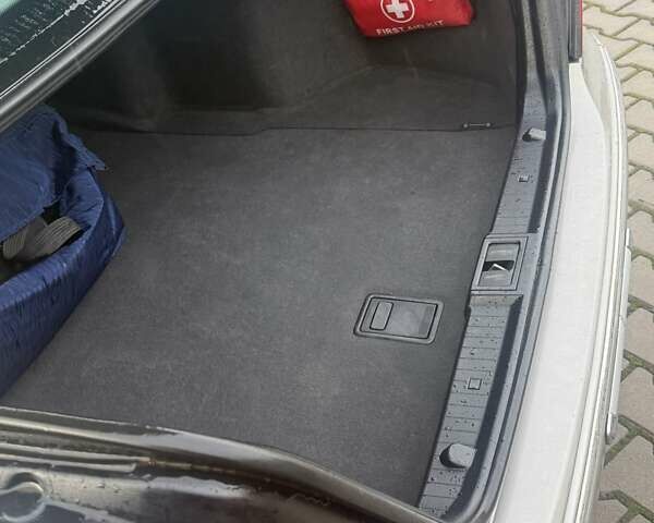 Бежевий Мерседес Е-Клас, об'ємом двигуна 2.1 л та пробігом 319 тис. км за 6700 $, фото 13 на Automoto.ua