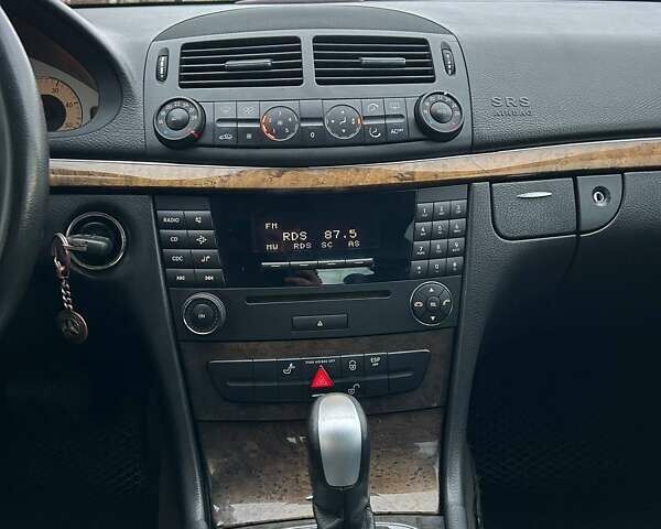 Бежевый Мерседес Е-Класс, объемом двигателя 2.15 л и пробегом 374 тыс. км за 6500 $, фото 20 на Automoto.ua