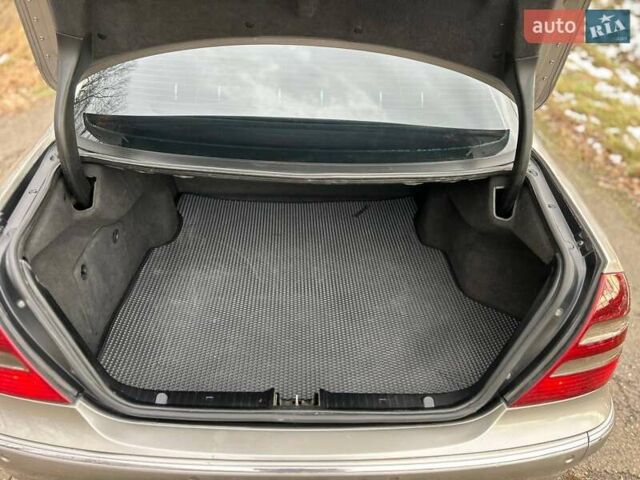 Бежевый Мерседес Е-Класс, объемом двигателя 2.15 л и пробегом 374 тыс. км за 6500 $, фото 10 на Automoto.ua