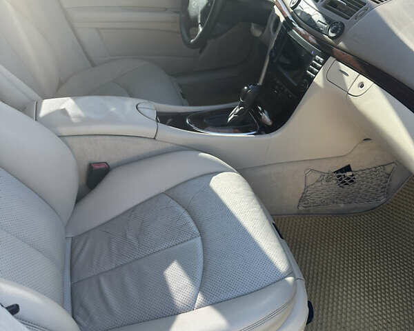 Бежевый Мерседес Е-Класс, объемом двигателя 2.6 л и пробегом 280 тыс. км за 6700 $, фото 7 на Automoto.ua