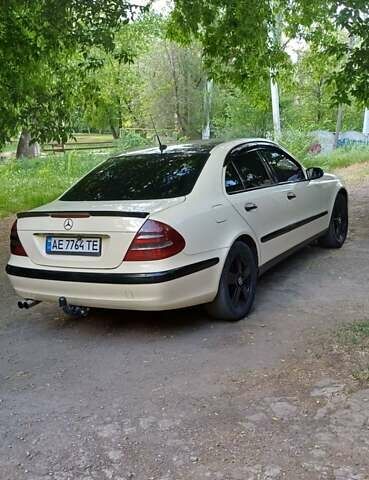 Мерседес Е-Класс 2005 в Кривом Роге на Automoto.ua Бежевый Мерседес Е-Класс, объемом двигателя 2.1 л и пробегом 326 тыс. км за 6200 $, фото 1 на Automoto.ua