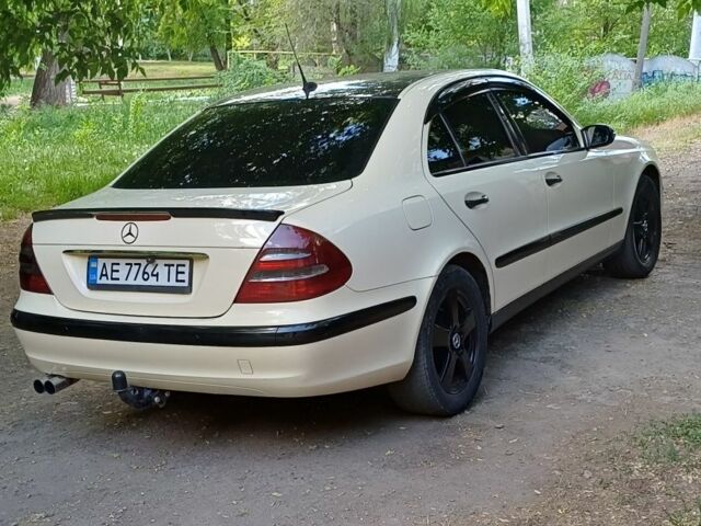 Мерседес Е-Класс 2005 в Кривом Роге на Automoto.ua Бежевый Мерседес Е-Класс, объемом двигателя 2.1 л и пробегом 326 тыс. км за 6200 $, фото 2 на Automoto.ua