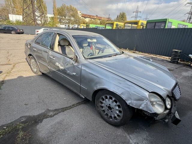 Бежевий Мерседес Е-Клас, об'ємом двигуна 3.2 л та пробігом 299 тис. км за 1100 $, фото 5 на Automoto.ua