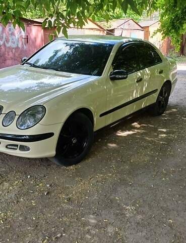 Мерседес Е-Класс 2005 в Кривом Роге на Automoto.ua Бежевый Мерседес Е-Класс, объемом двигателя 2.1 л и пробегом 326 тыс. км за 6200 $, фото 8 на Automoto.ua