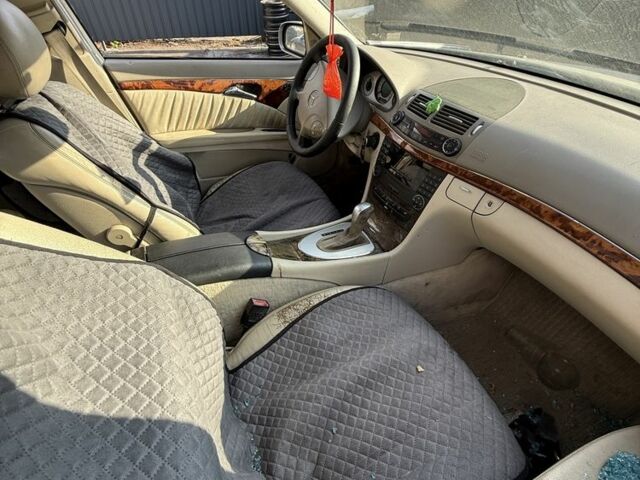 Бежевий Мерседес Е-Клас, об'ємом двигуна 3.2 л та пробігом 299 тис. км за 1100 $, фото 7 на Automoto.ua