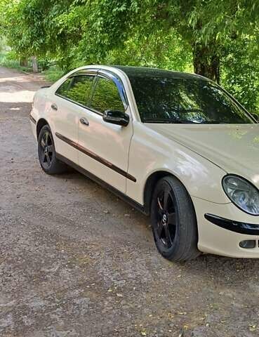 Мерседес Е-Класс 2005 в Кривом Роге на Automoto.ua Бежевый Мерседес Е-Класс, объемом двигателя 2.1 л и пробегом 326 тыс. км за 6200 $, фото 6 на Automoto.ua