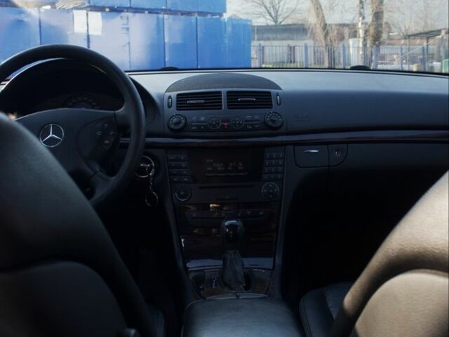 Бежевий Мерседес Е-Клас, об'ємом двигуна 2.2 л та пробігом 350 тис. км за 3150 $, фото 5 на Automoto.ua
