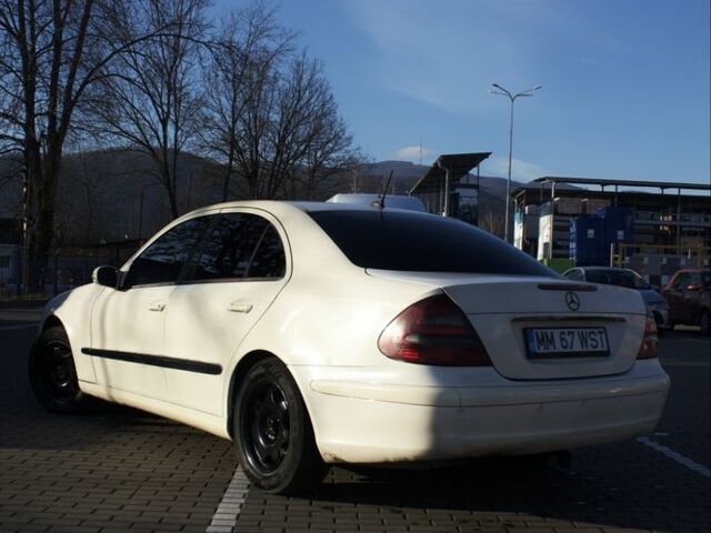 Бежевий Мерседес Е-Клас, об'ємом двигуна 2.2 л та пробігом 350 тис. км за 3150 $, фото 3 на Automoto.ua