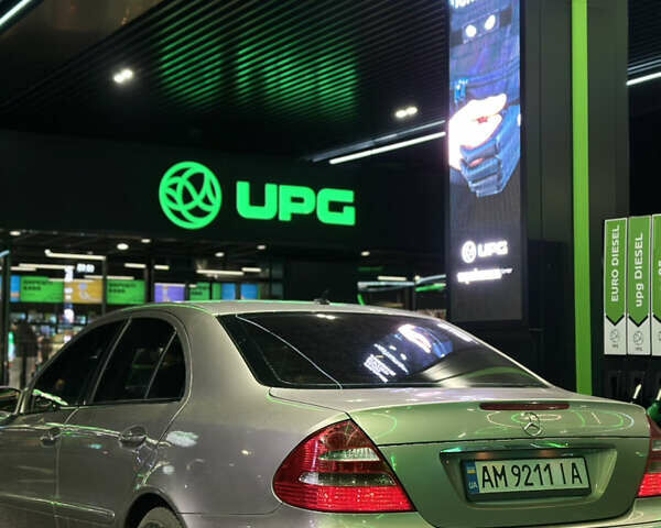 Бежевий Мерседес Е-Клас, об'ємом двигуна 3.22 л та пробігом 300 тис. км за 7500 $, фото 7 на Automoto.ua