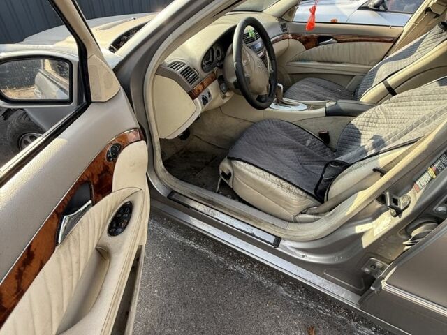 Бежевий Мерседес Е-Клас, об'ємом двигуна 3.2 л та пробігом 299 тис. км за 1100 $, фото 6 на Automoto.ua