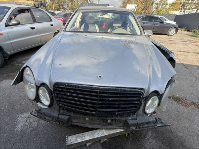 Бежевий Мерседес Е-Клас, об'ємом двигуна 3.2 л та пробігом 299 тис. км за 1100 $, фото 4 на Automoto.ua