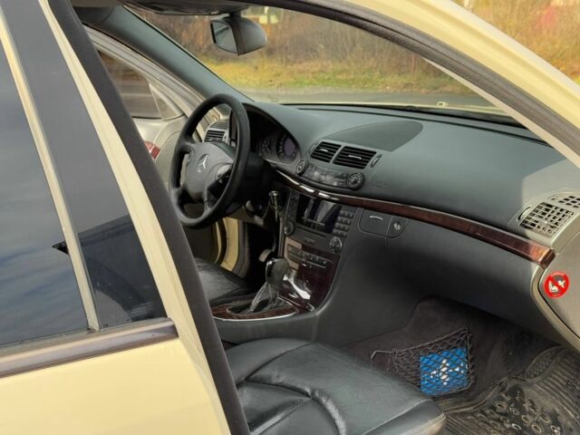 Бежевый Мерседес Е-Класс, объемом двигателя 2.2 л и пробегом 300 тыс. км за 3200 $, фото 5 на Automoto.ua