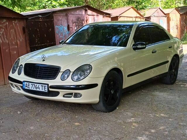 Мерседес Е-Класс 2005 в Кривом Роге на Automoto.ua Бежевый Мерседес Е-Класс, объемом двигателя 2.1 л и пробегом 326 тыс. км за 6200 $, фото 1 на Automoto.ua