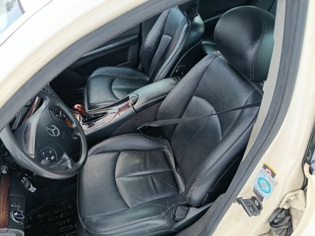 Бежевый Мерседес Е-Класс, объемом двигателя 2.2 л и пробегом 230 тыс. км за 5500 $, фото 11 на Automoto.ua