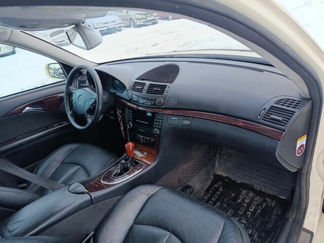 Бежевый Мерседес Е-Класс, объемом двигателя 2.2 л и пробегом 230 тыс. км за 5500 $, фото 9 на Automoto.ua