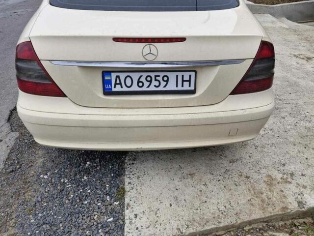 Бежевый Мерседес Е-Класс, объемом двигателя 1.8 л и пробегом 480 тыс. км за 5050 $, фото 2 на Automoto.ua