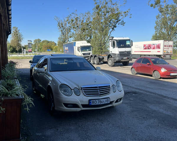 Бежевий Мерседес Е-Клас, об'ємом двигуна 2.2 л та пробігом 518 тис. км за 5350 $, фото 1 на Automoto.ua