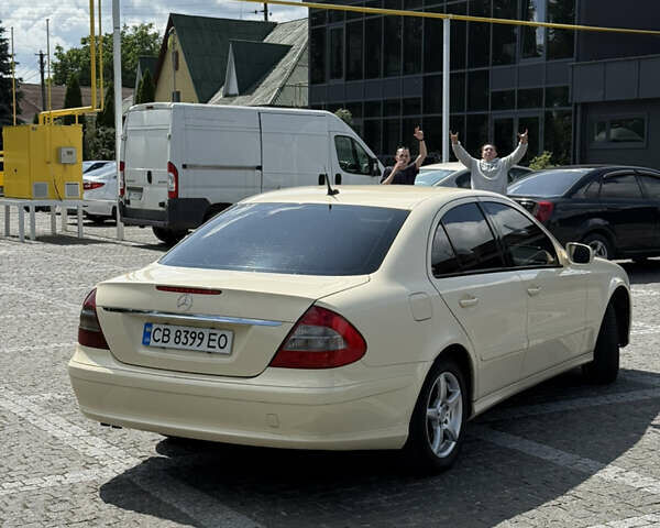 Бежевый Мерседес Е-Класс, объемом двигателя 2.2 л и пробегом 450 тыс. км за 7500 $, фото 3 на Automoto.ua