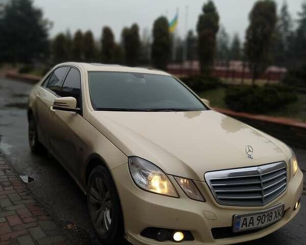 Бежевий Мерседес Е-Клас, об'ємом двигуна 2.1 л та пробігом 250 тис. км за 11500 $, фото 9 на Automoto.ua