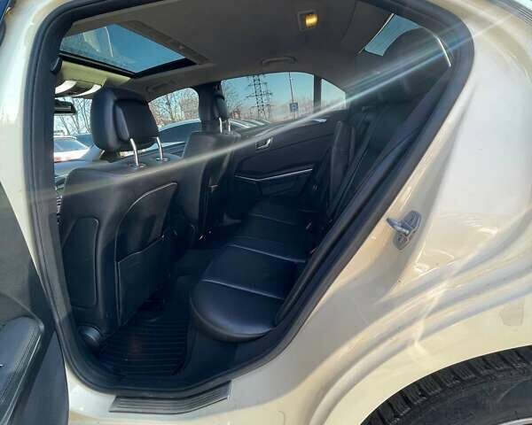 Бежевий Мерседес Е-Клас, об'ємом двигуна 1.8 л та пробігом 340 тис. км за 8400 $, фото 23 на Automoto.ua