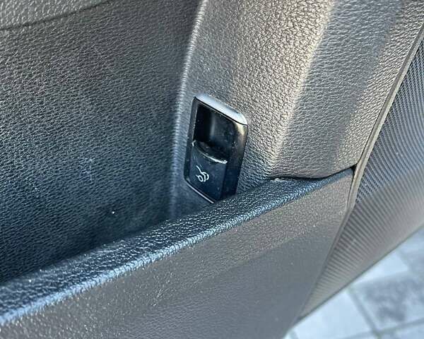 Бежевий Мерседес Е-Клас, об'ємом двигуна 1.8 л та пробігом 340 тис. км за 8400 $, фото 13 на Automoto.ua